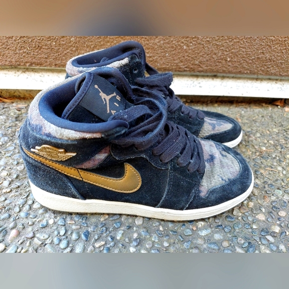 Nike Other - Nike Air Jordan 1 Retro High Heiress Camo Kids Athletic shoes Sneakers Size 5Y